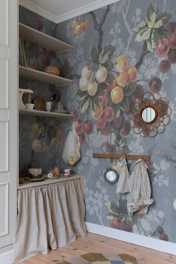Sandberg Mural Franka Wandgestaltung in Sky Blue mit floralem Naturmotiv im skandinavischen Stil - Bild 1
