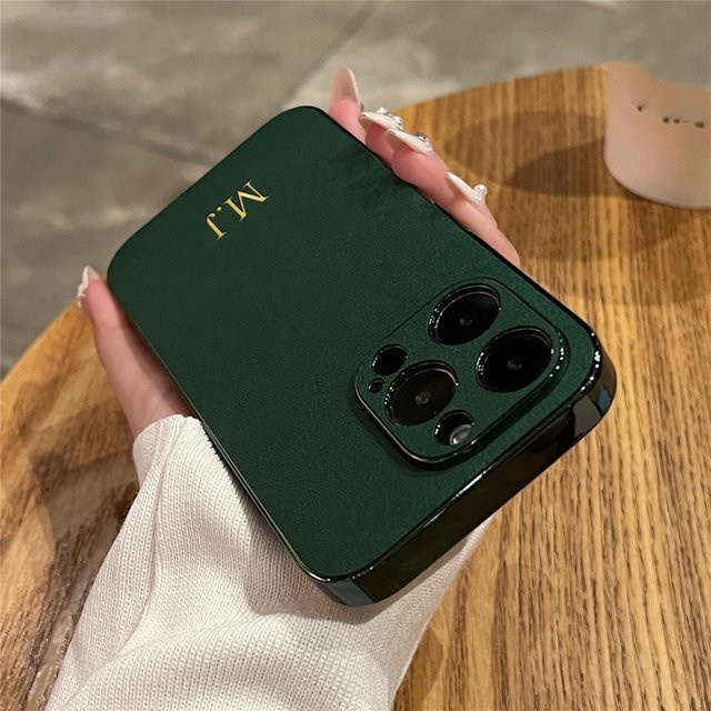 Personalisierte Leder-Schutzhülle mit Initialen für Apple iPhone 11 bis iPhone 16 Pro Max in Grün - Bild 1