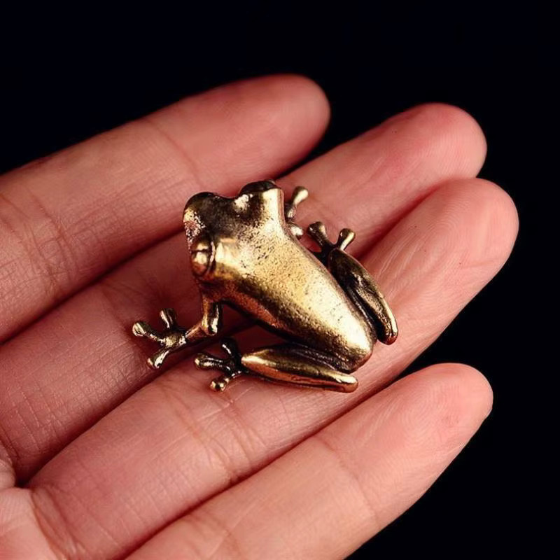 HOEXE Miniatur-Froschfigur aus Messing in Gold im Retro-Stil als dekoratives Ornament für Schreibtisch und Teezeremonie - Bild 2