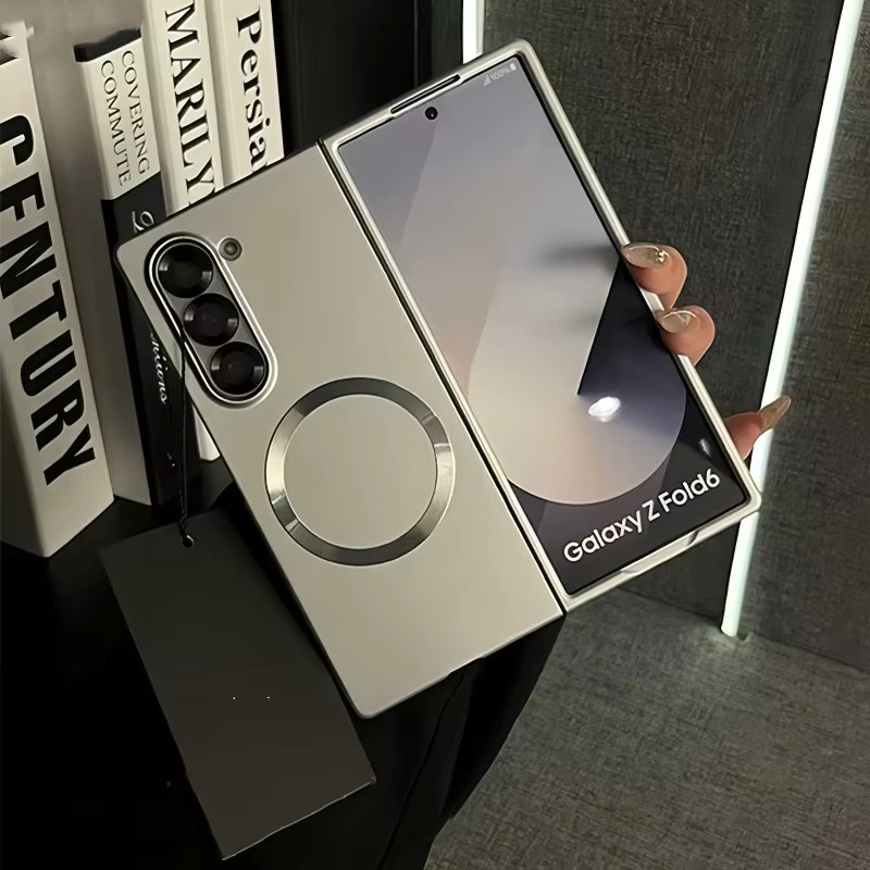 Magnetische Schutzhülle mit MagSafe und Objektivschutz für Samsung Galaxy Z Fold (Modelle 2024-2026) in Silber mit Metall-Lackierung und Glanzeffekt - Bild 2