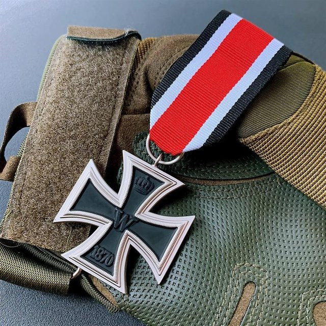 Brosche Preußisches Eisernes Kreuz Abzeichen, Rittermedaille - Bild 1