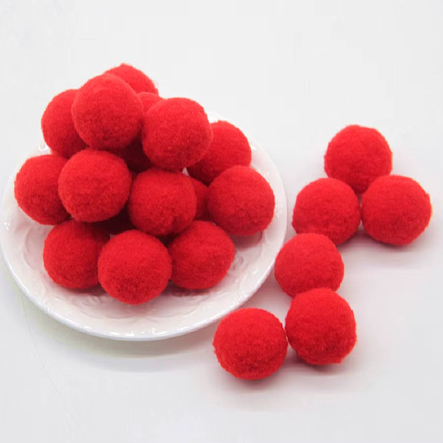 Rote Mini-Pompons als Bastelbedarf für DIY-Projekte, Weihnachten und Hochzeitsdekoration - Bild 4