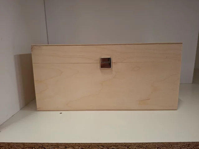 Holzkiste mit Klappdeckel von Proverdi GmbH in Beige aus Massivholz - Bild 1