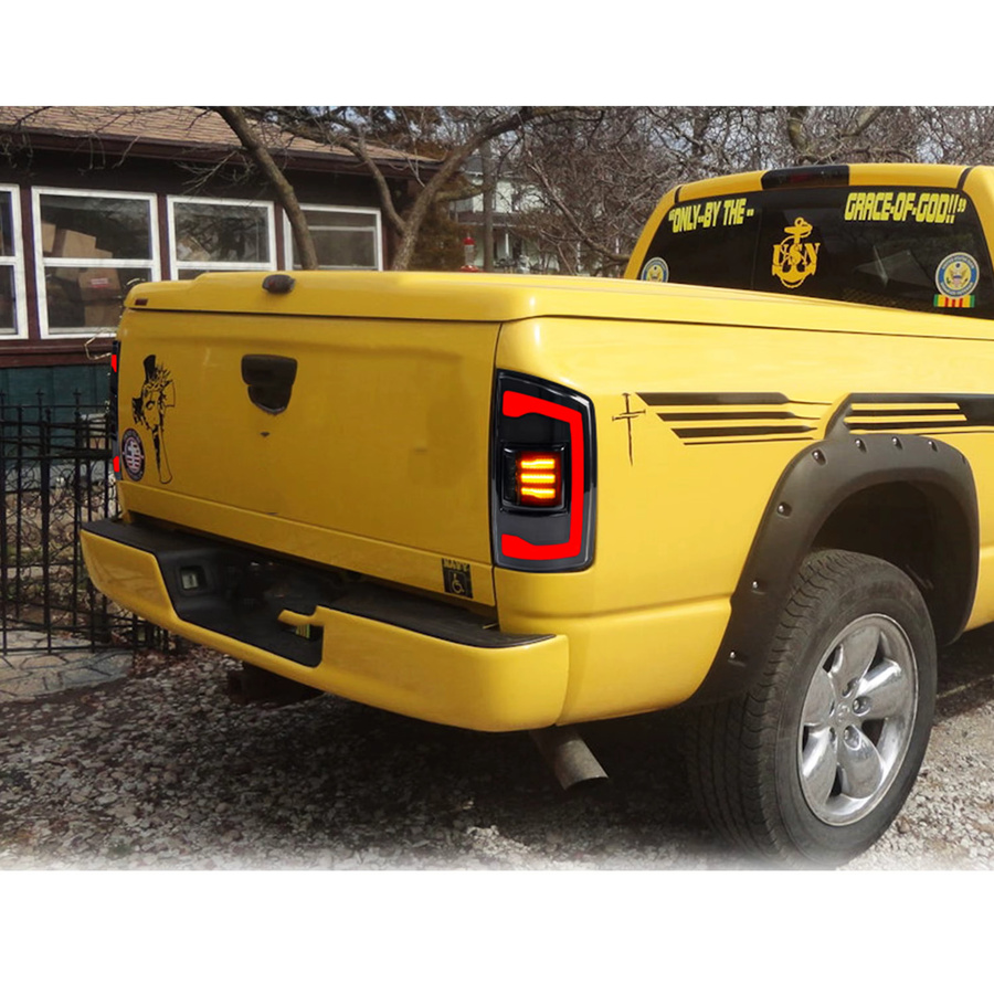 Schwarze LED-Rückleuchten mit sequenziellem gelbem Blinker für Dodge Ram 1500 2500 3500 der 3. Generation (2002–2005) - Bild 4