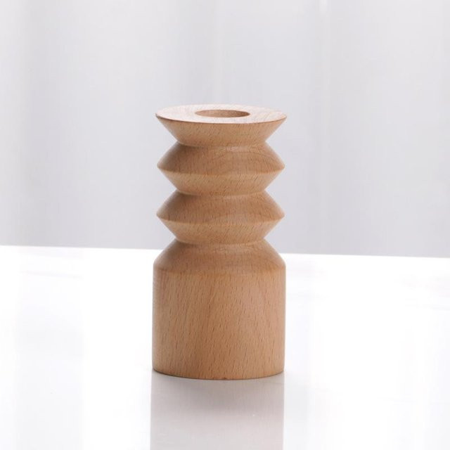 Minimalistischer Kerzenhalter aus massivem Holz in Weiß und Beige, moderner Halbkreis-Kerzenständer für Stabkerzen als Wohnaccessoire - Bild 1