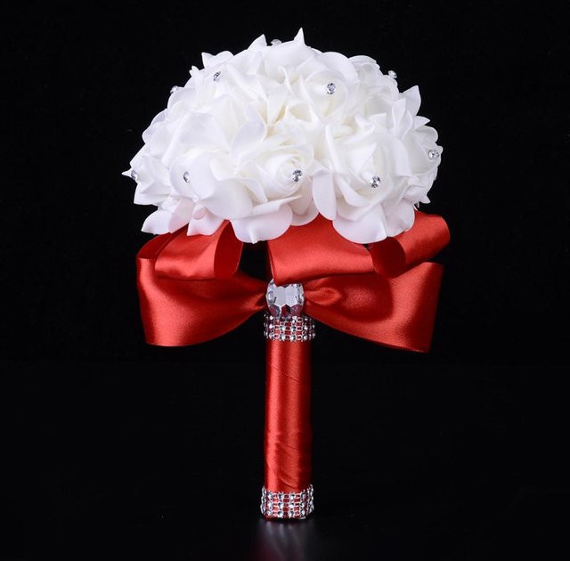 KTY Hochzeitsstrauß mit Rosen und Kristall in Rot und Weiß - Bild 1