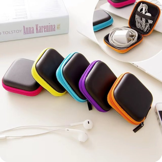 Tragbare und stoßfeste Hartschale-Kopfhörertasche in Orange für Headsets und Zubehör wie USB-C-Kabel und Speicherkarten - Bild 1