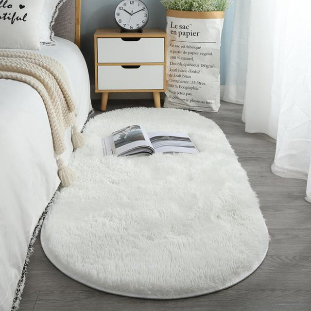 VIKAMA Ovaler Plüschteppich aus Kunstfell in Weiß für Wohnzimmer und Schlafzimmer - Bild 1