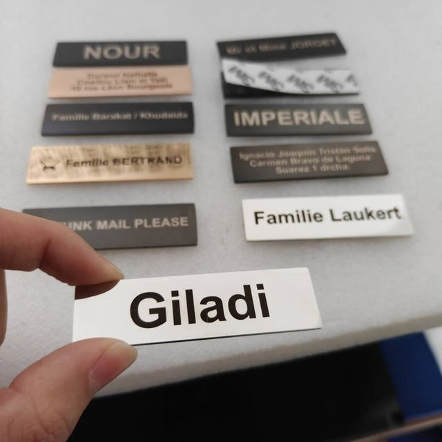 Personalisierte Adressetiketten aus Edelstahl von Stylisteel in Silber für Briefkästen und Türen - Bild 1