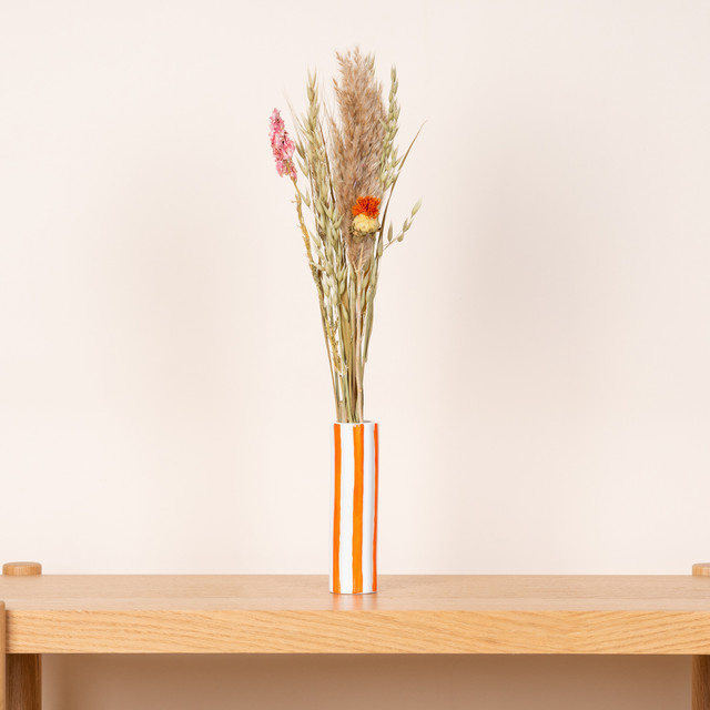 BLUME2000 Keramik Röhrenvase im Retro-Look mit Streifen, Weiß/Orange, Höhe: 16,0 cm, Breite: 4,5 cm, Tiefe: 4,5 cm - Bild 1