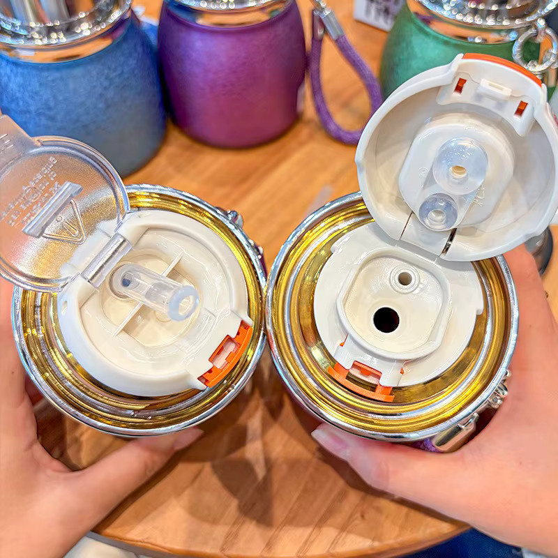 JUSTINLAU Isolierter Becher mit Titanbeschichtung in Blau, tragbare Thermosflasche für Heiß- und Kaltgetränke mit Seil - Bild 2