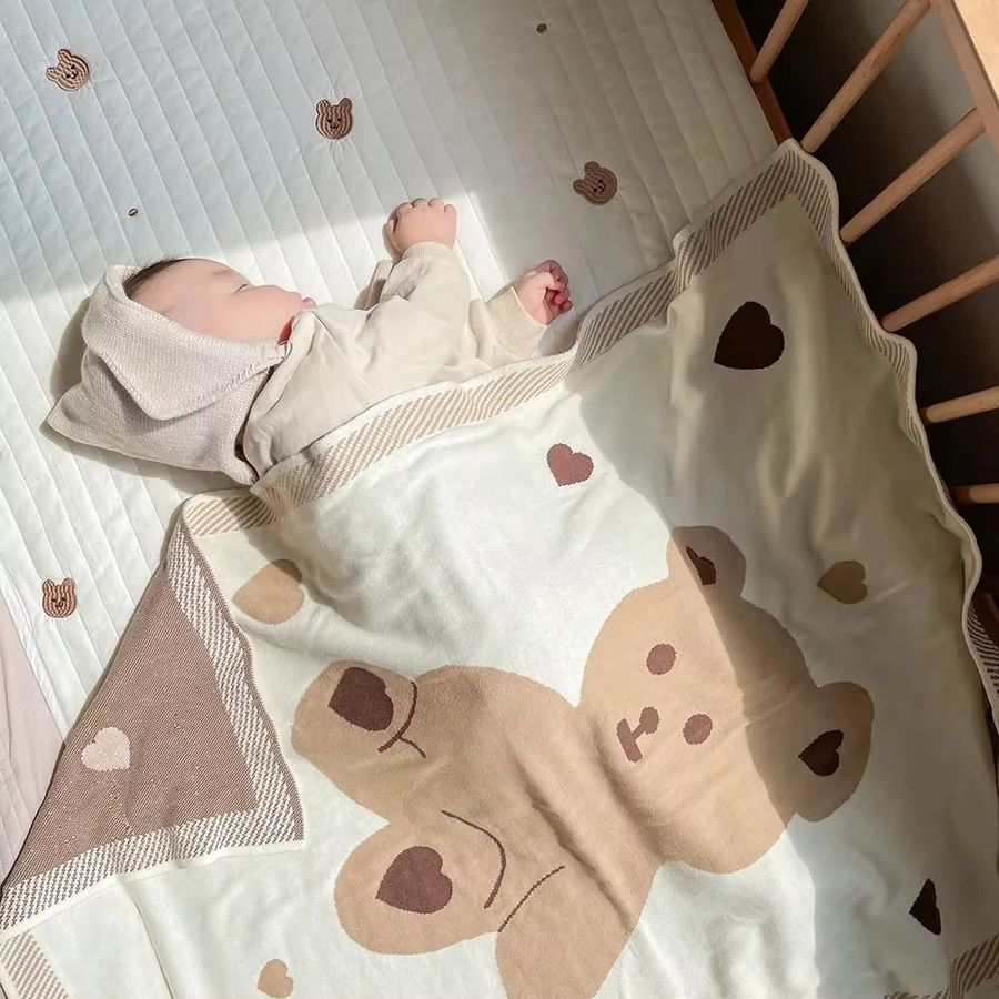 Gestrickte Baby Decke mit Bärenmotiv von DANIVIVI in Beige und Multicolour für Neugeborene und Kinder - Bild 2