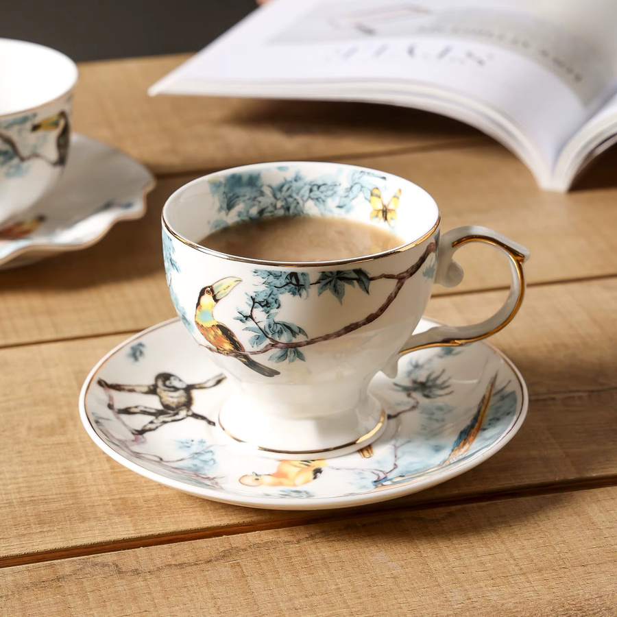 Keramiktasse mit Untertasse im floralen Blumen- und Vogelmuster, Mehrfarbig - Bild 2