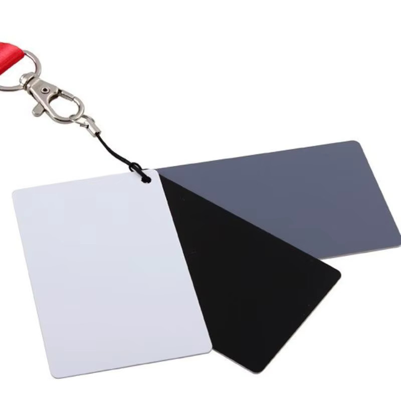 3-in-1 digitale Balance-Karten im Taschenformat für die digitale Fotografie, Set in Weiß, Schwarz und Grau mit Umhängeband zur Belichtungs- und Farbkontrolle - Bild 4