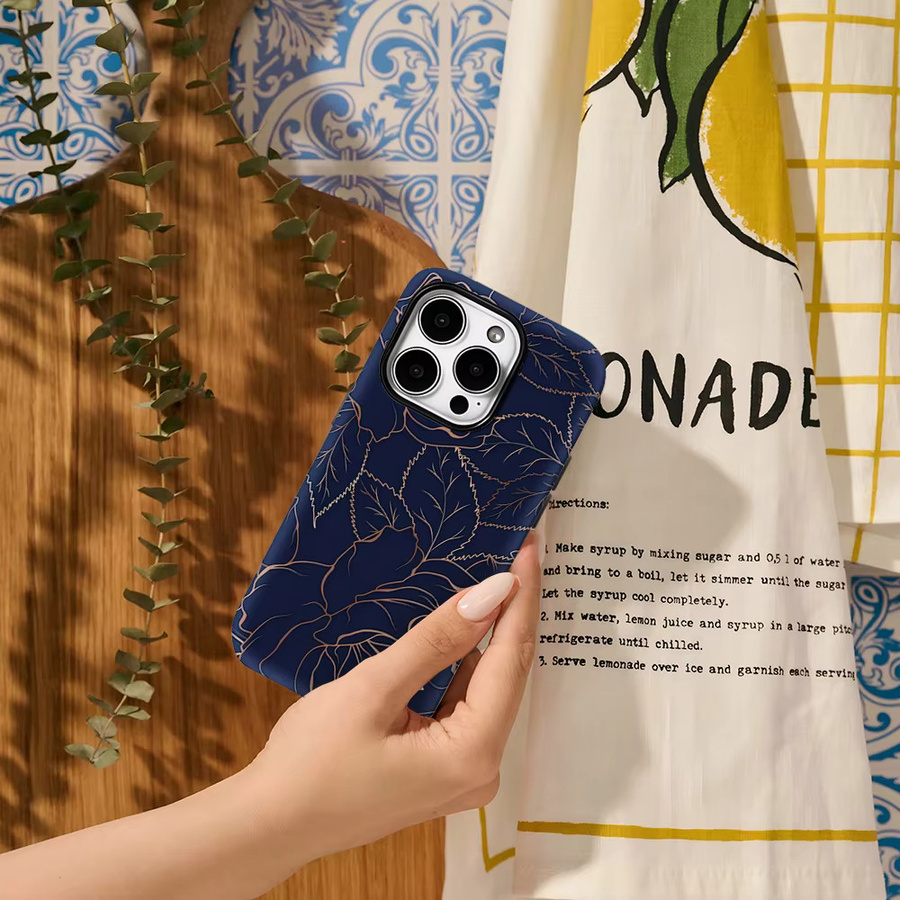 Marinegoldene Handyhülle mit floralem Lineart-Design für iPhone 17 Pro Max, 17, 16, 15, 14, 13, 12, 11 und Air/16E mit doppellagiger Rückseite in Blau und Gold - Bild 5