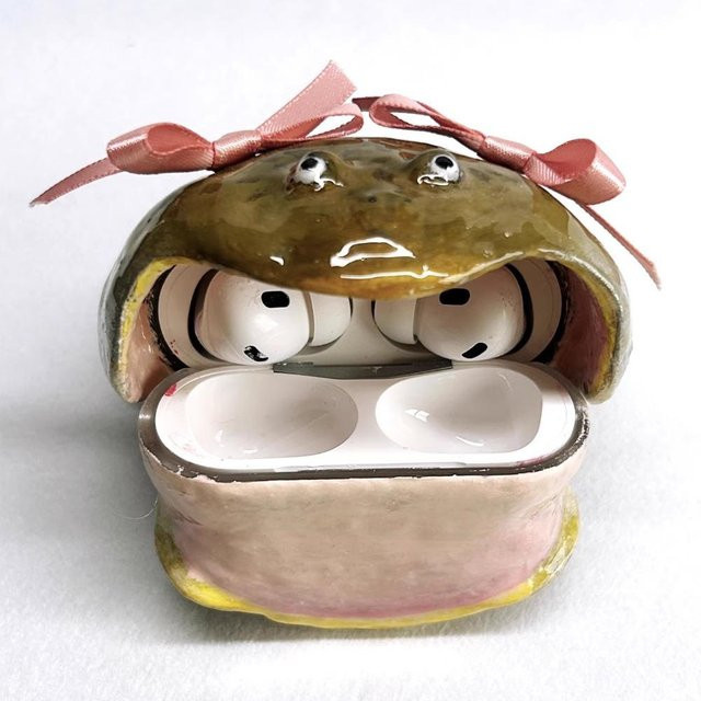 Handgefertigte Premium Ugly Frog Schutzhülle für AirPods 4 und AirPods Pro 3. Generation in Grün - Bild 1