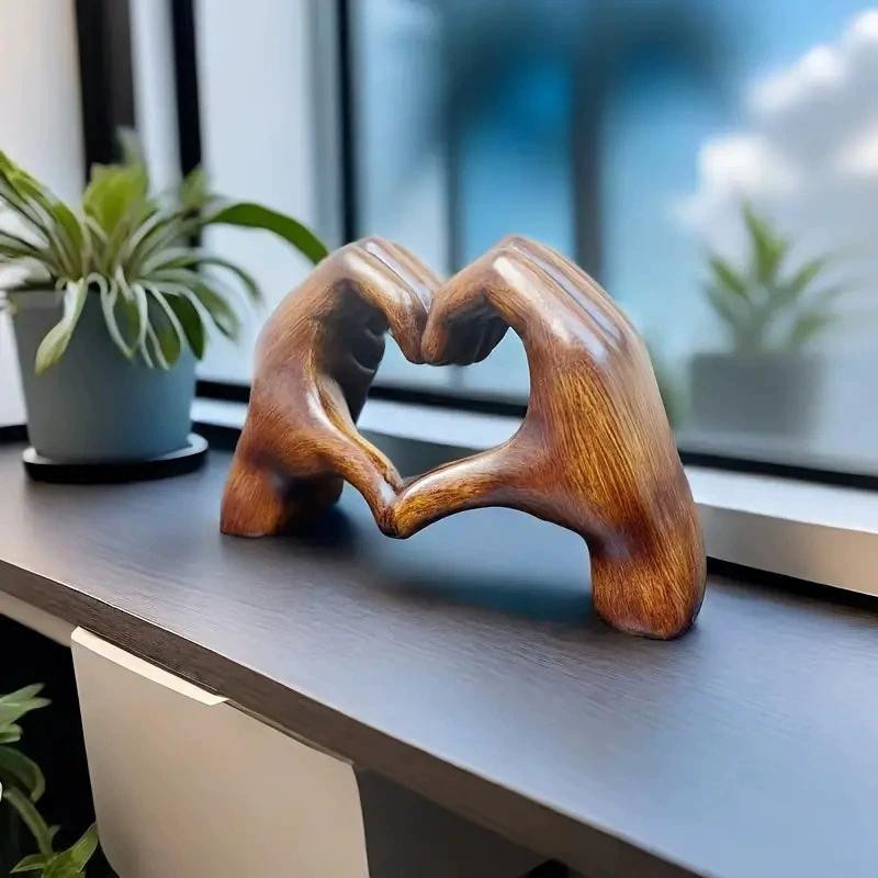 Abstrakte Hand-Skulptur Yiran Furniture aus Harz als Liebesgeste für die Dekoration von Hochzeit und Schreibtisch in Schwarz, Gold oder Braun - Bild 1