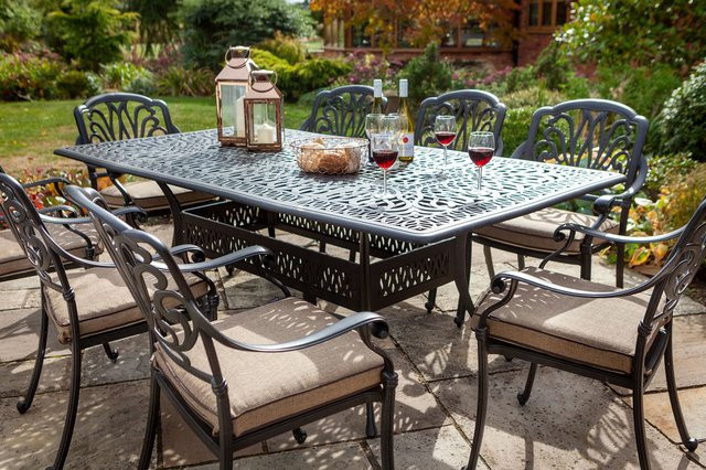 Hartman Amalfi Garten-Essgruppe aus Aluminium-Guss in Braun mit 8 Diningsesseln und rundem Tisch - Bild 1