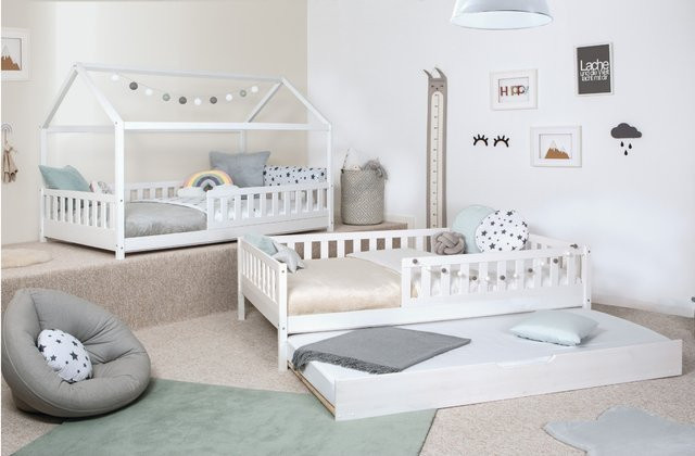 TiCAA 2 in 1 Hausbett Bodenbett aus Kiefer Massivholz mit abnehmbarem Dach Duo, Weiß, inklusive Zusatzbett, Rausfallschutz und Rolllattenrost - Bild 1