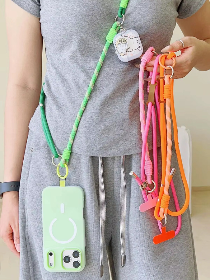 LVYUN Drei-in-Eins Handy-Lanyard als verstellbarer Crossbody-Gurt und universeller Anti-Verlust-Handyanhänger für das Handgelenk in Silber, Grau und Multicolour - Bild 1