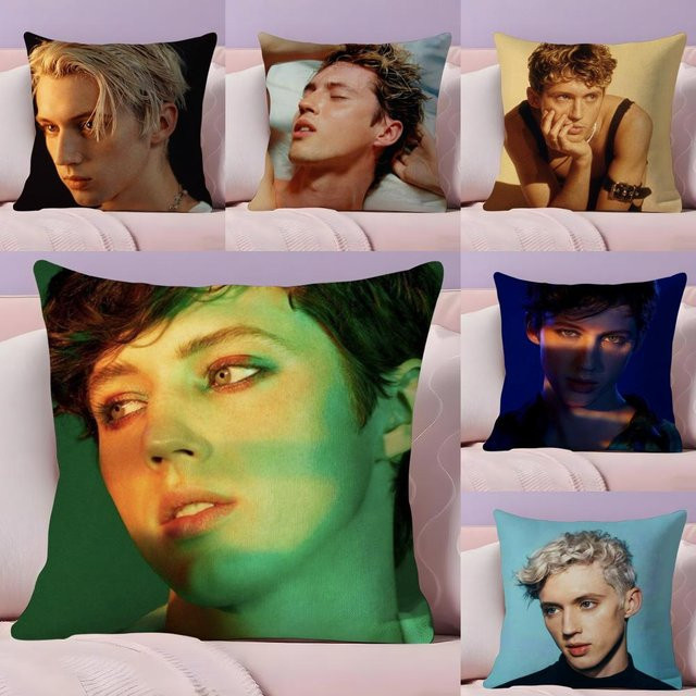 Singer T-Troye S-Sivan Kissenbezug aus Plüsch mit grafischem Weihnachtsmuster, Schwarz und Grün, B/T/H: 30 x 30 x 0 cm - Bild 1