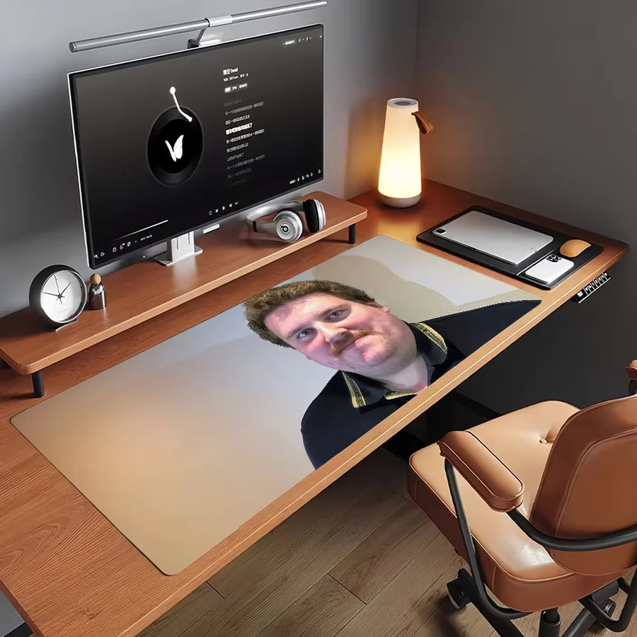 Großes Mauspad mit Rainer Winkler Drachenlord Motiv, rutschfeste Gamer-Computermatte für Schreibtisch und Laptop, Mehrfarbig - Bild 2