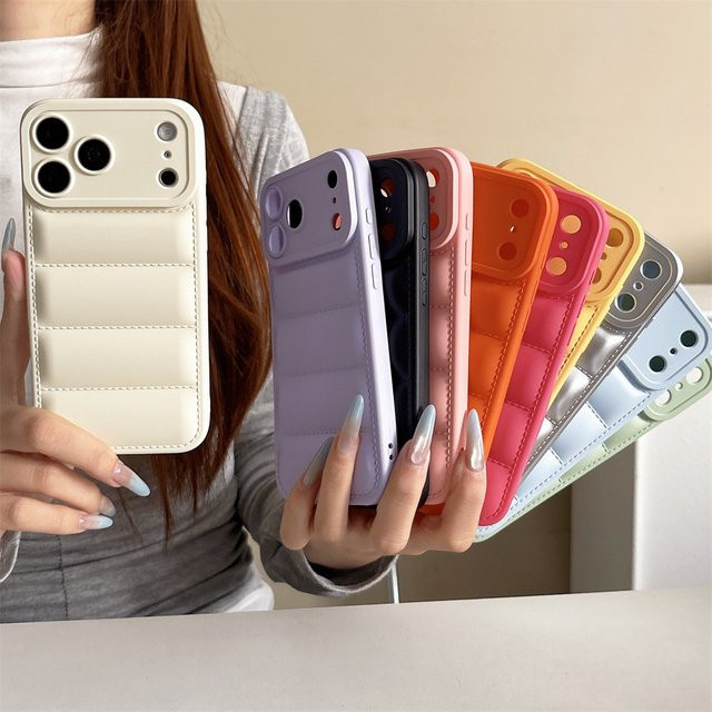 Lolozzx Daunenjacken-Handyhülle für iPhone 17 16 15 Pro Max 14 Plus 13 12 11 mit Linsenschutz und weicher Silikon-Rückseite in Lila - Bild 1