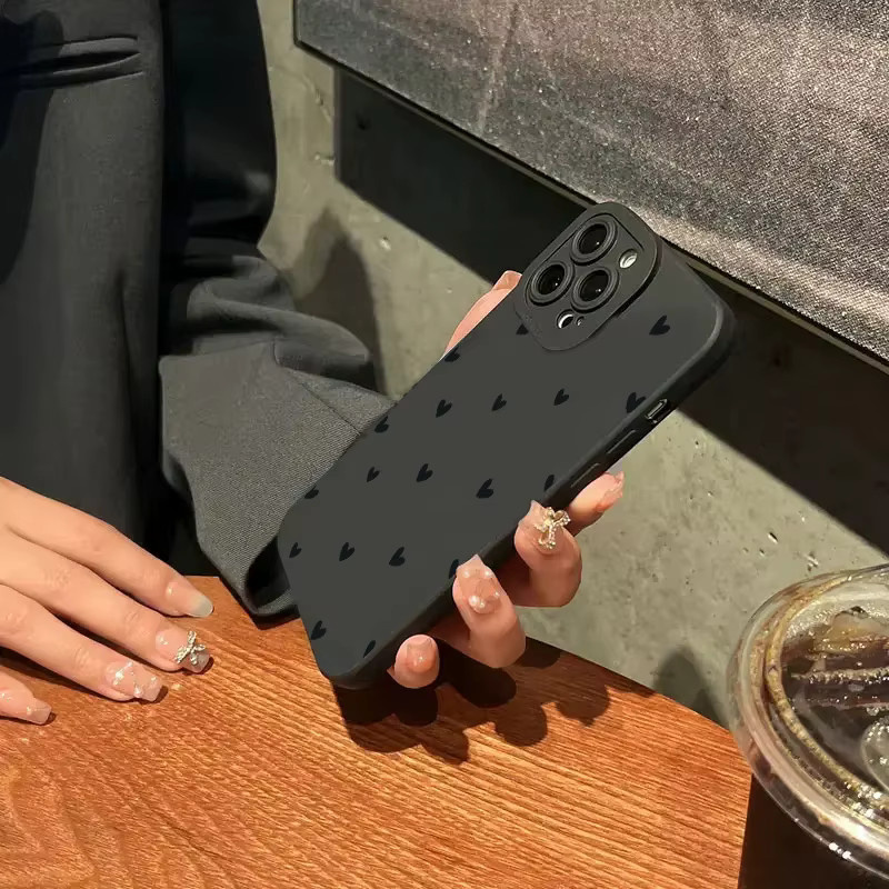 Schwarze Silikon-Handyhülle mit Liebesherz als stoßfestes Softcover für Apple iPhone Modelle - Bild 5