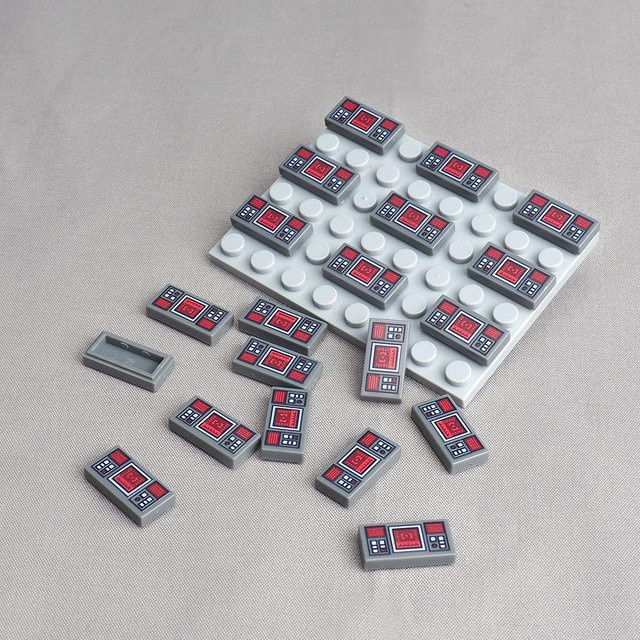 SixBricks 10er Set bedruckte Bausteine 1x2 mit Zielbildschirm-Muster in Grau aus Kunststoff - Bild 1