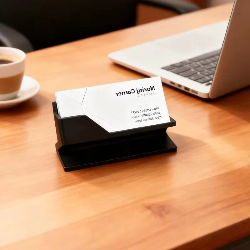 Minimalistischer Visitenkartenhalter aus Kunststoff in Schwarz als Schreibtisch-Organizer zur Aufbewahrung und Präsentation deiner Karten - Bild 2