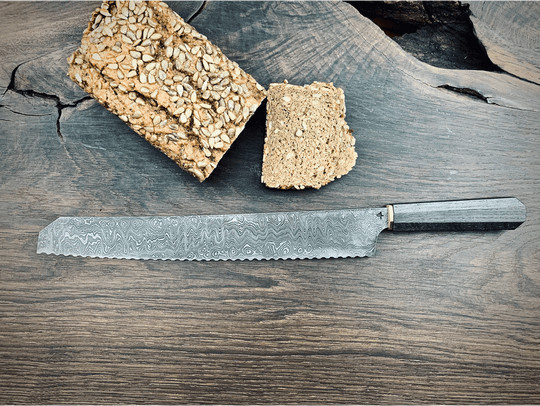 Brotmesser aus Damaststahl mit Holzgriff von Hohenmoorer-Messermanufaktur in Silber - Bild 1