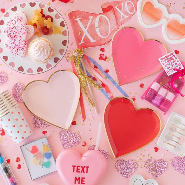 40er Set Einweg Geschirr aus Papier in Herzform mit Tellern, Tassen und Servietten in Rot und Pink für Hochzeit, Valentinstag und Party Dekoration - Bild 1