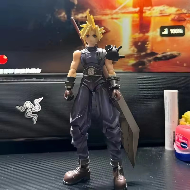 Bandai Action Figur Zack Cloud Strife aus der Kunst Serie als PVC Modell Desktop Ornament in Multicolor - Bild 2