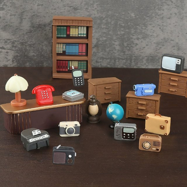 Miniatur-Retro-TV, Telefon, Kamera, Kassette, Aktentasche, Klavier, Puppenhaus-Zubehör, Bunt / Mehrfarbig - Bild 1