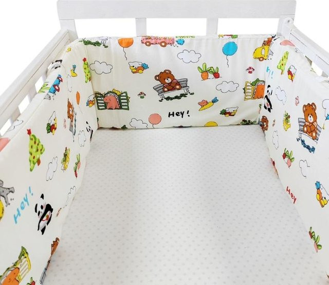Dampfnudel Babybettschutz aus Baumwolle in Weiß, atmungsaktives Polsterkissen für Säuglinge - Bild 1