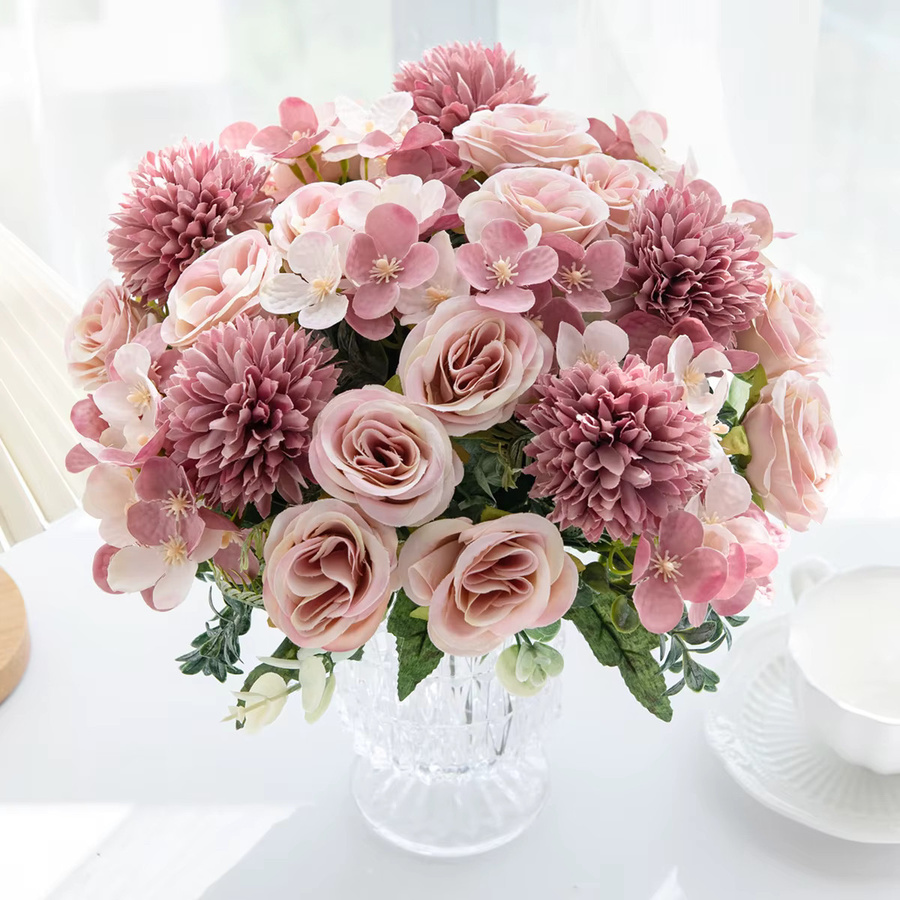 Künstliches Blumenbouquet aus Seide mit Rosen, Pfingstrosen, Hortensien und Nelken in Beige und Pink für deine Dekoration bei Hochzeiten oder zum Valentinstag - Bild 1