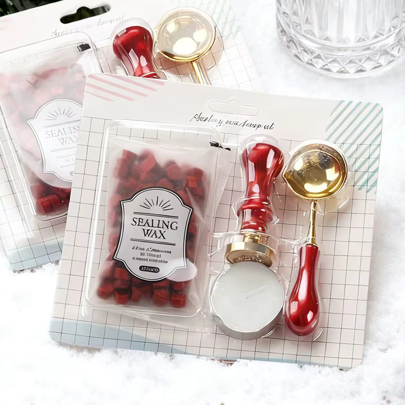 Wachssiegel-Set mit Messingstempel und 100 roten Wachsperlen in der Blisterpackung inklusive Löffel, Griff und Kerze - Bild 2