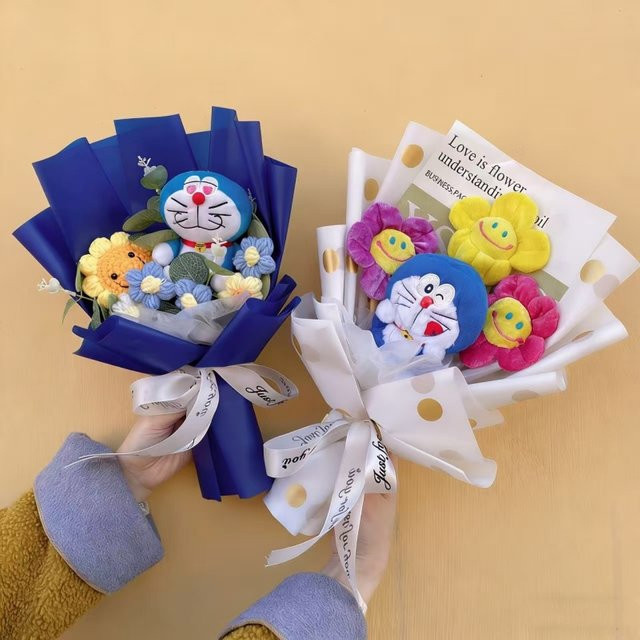 Aoger Doraemon Plüschpuppen mit Blumen, Plüsch / Textil - Bild 1