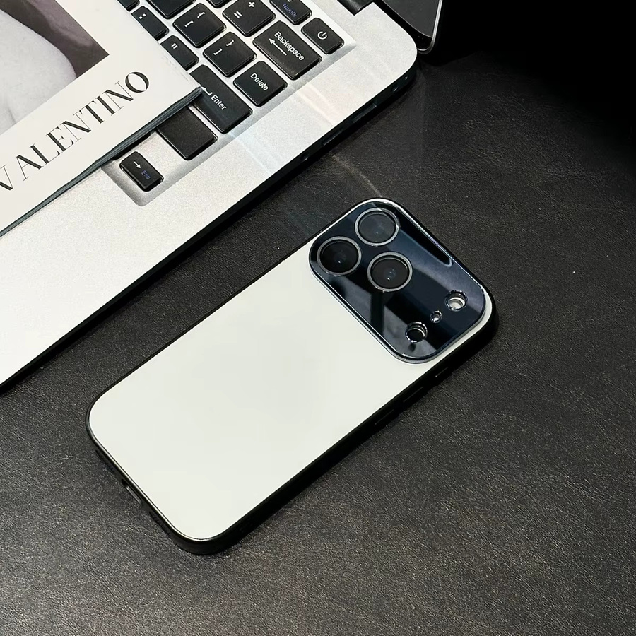 Stoßfeste Kamera-Schutzhülle mit mattierter Rückseite und großem Fenster für iPhone 17, 16, 15, 14, 13 Pro Max in Weiß - Bild 2