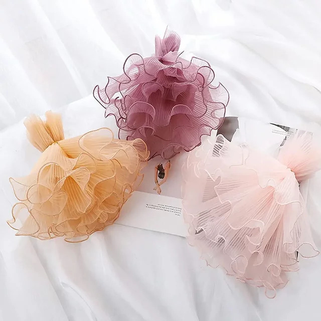 Blumenverpackung aus Wellpappe und Spitze in Pink für Valentinstags-Geschenke und Floristen-Bouquets - Bild 1
