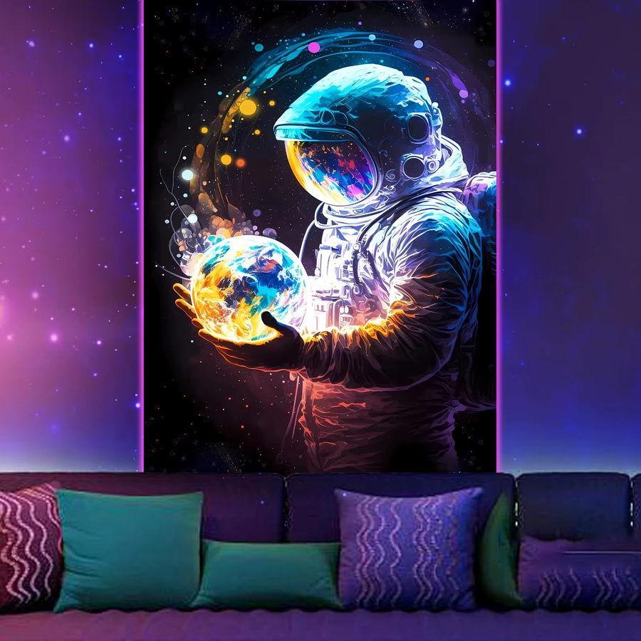 VIKAMA Fluoreszierender Wandteppich mit Astronaut Motiv in Multicolour, Wanddekoration für Wohnzimmer und Schlafzimmer, B/H: 58 x 75 cm - Bild 2