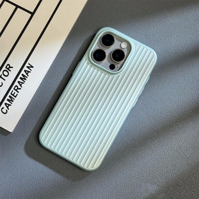 Stoßfeste iPhone Hülle mit galvanisierter Streifen-Optik in Grün, dünne matte Abdeckung für Apple iPhone 13 14 15 16 17 Pro Max Air Ultra - Bild 1