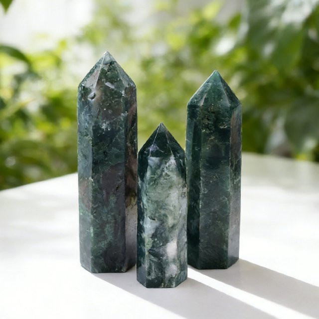 RYCRYSTAL Moosachat Obelisk aus natürlichem Kristallstein in Grün, 50-80 mm Höhe - Bild 1