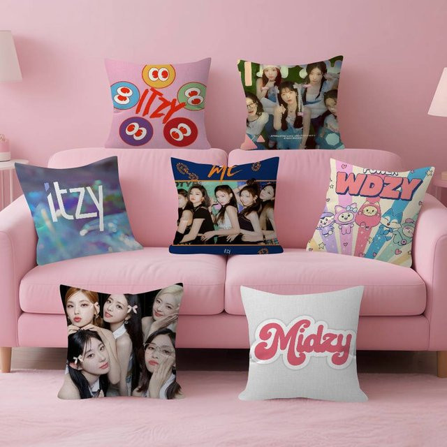 Kissenbezug mit Anime Itzy Girls Group Album Design, quadratisch, Mehrfarbig, Breite: 30 cm, Höhe: 30 cm - Bild 1