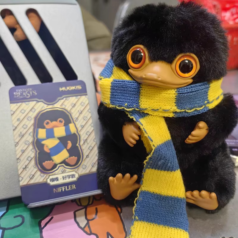 Hugkis Harry Potter & Fantastische Tierwesen Niffler Rucksack-Anhänger, Einzelfigur - Bild 2