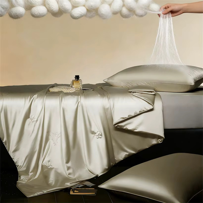 Dreamreal Seidenbettdecke aus 100% reiner Maulbeerseide für den Sommer, Farbe: Blau, B/T/H: 200 x 150 x 1 cm - Bild 2