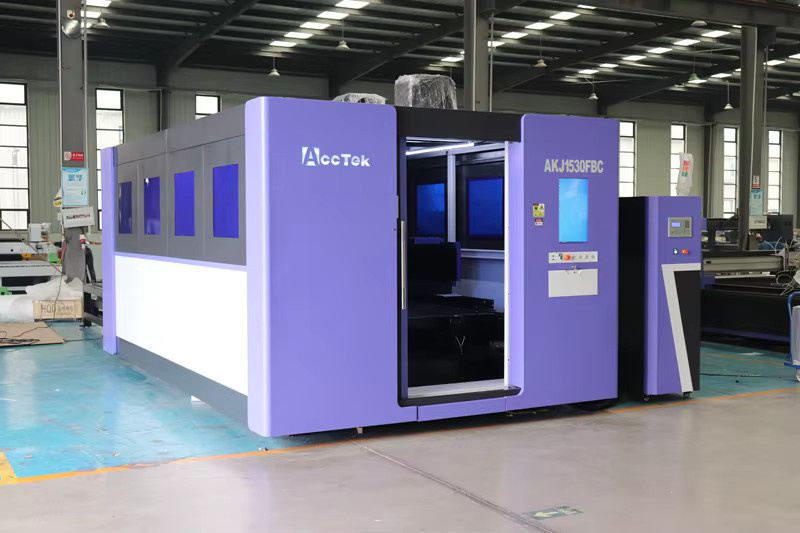 ACCTEK Industrielle Faserlaser-Metallschneidemaschine 3015 mit 6000 Watt und voll geschlossener Austauschplattform - Bild 2