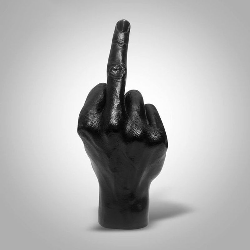Personalisierte Mittelfinger-Statue aus Kunstharz in Schwarz als dekorative Desktop-Figur für dein Zuhause - Bild 1