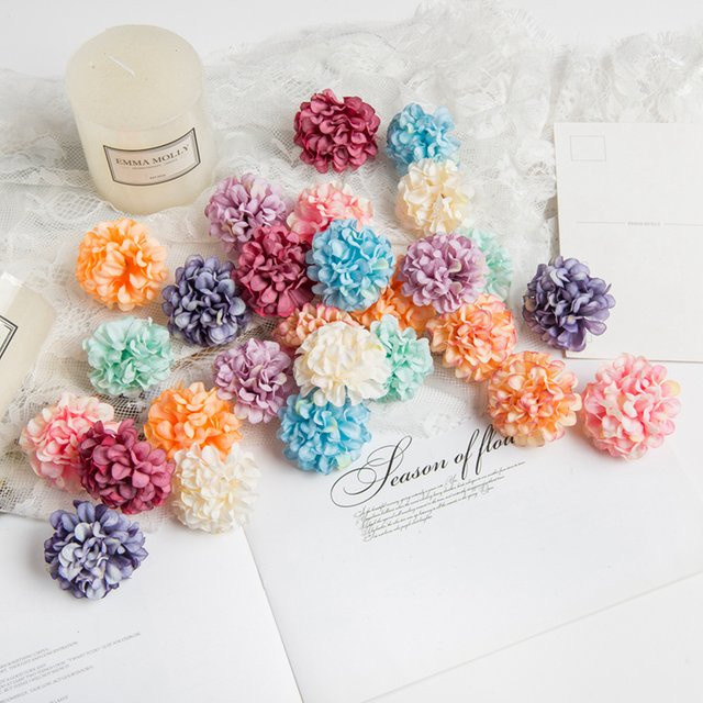 50 Stück Künstliche Nelkenblüten aus Seide von TTCY in Rot und Mehrfarbig für Hochzeit, DIY-Dekoration und Blumenwände - Bild 1