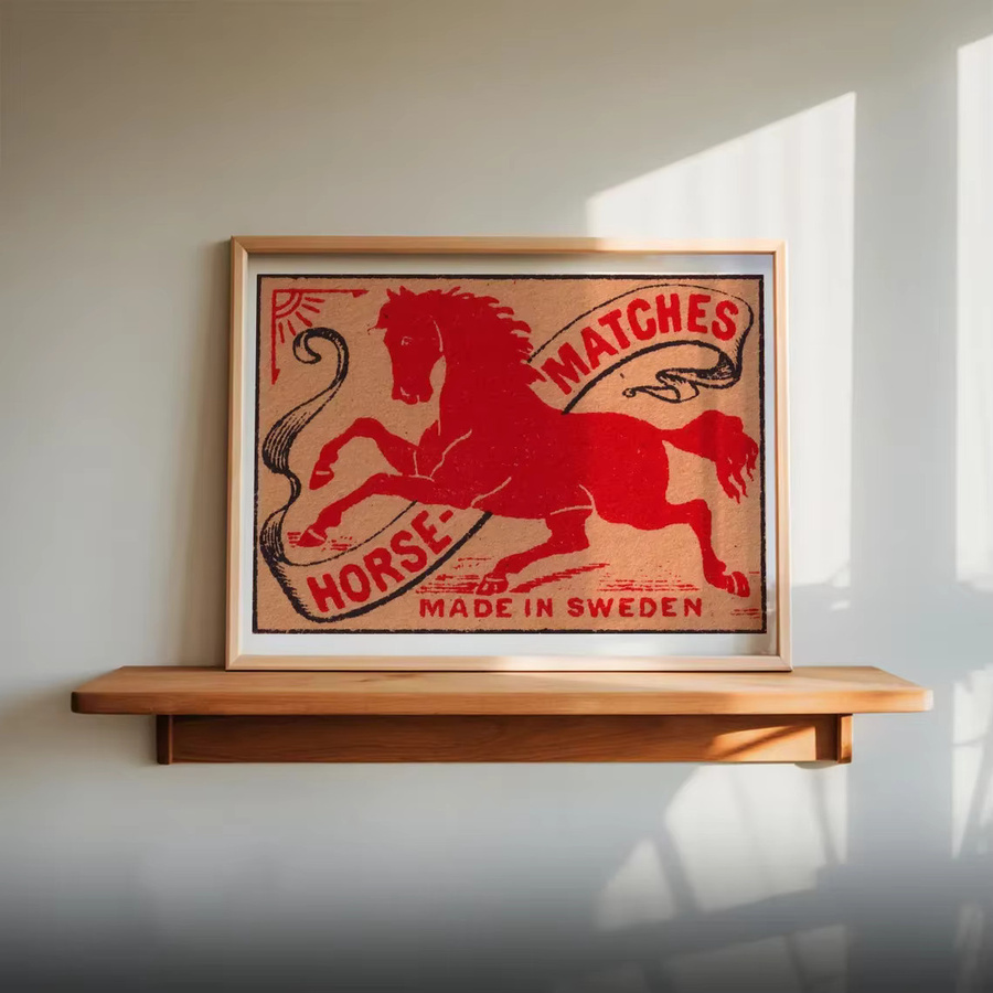 Vintage Matchbox-Wandposter Rotes Pferd von SHENCHEN als Papierposter in Rot - Bild 3